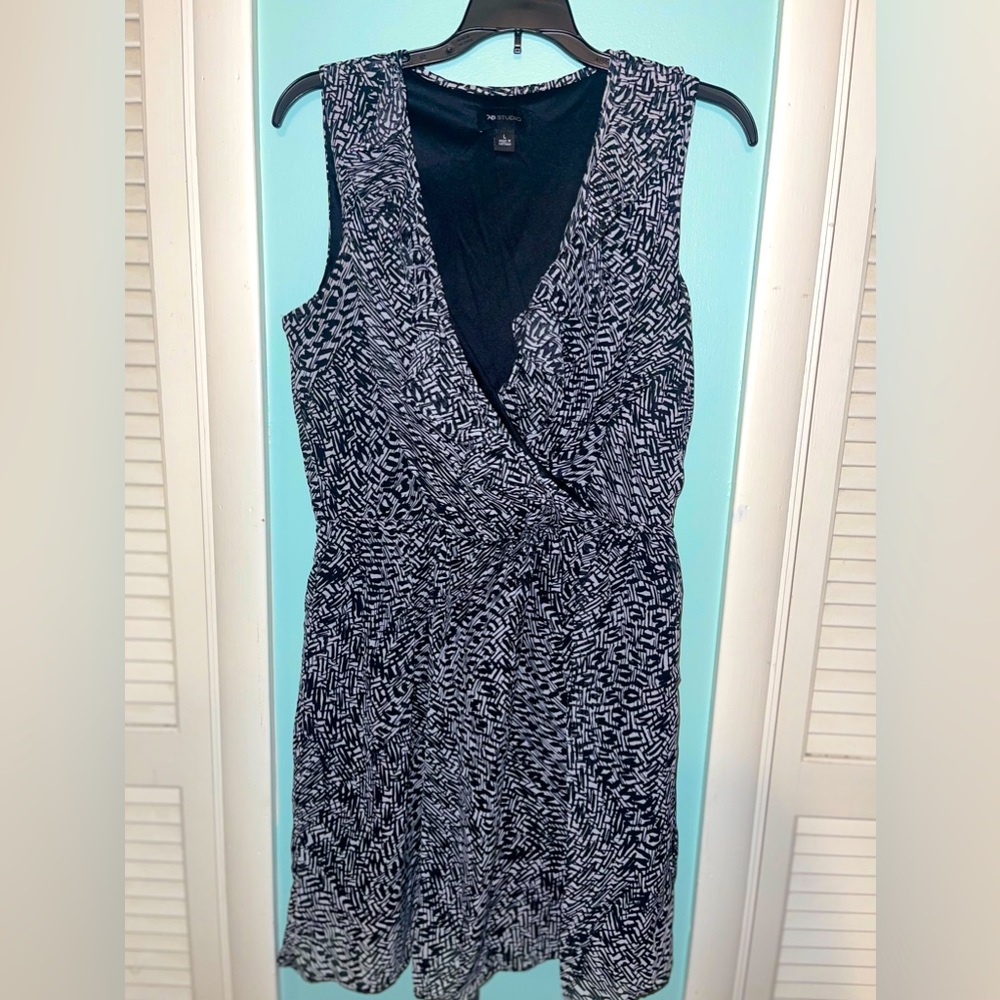 Black and white dress by AB Studio in size Large. Ruffle neckline.